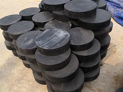 枣庄板式橡胶支座由若干层橡胶片与薄钢板经加压硫化